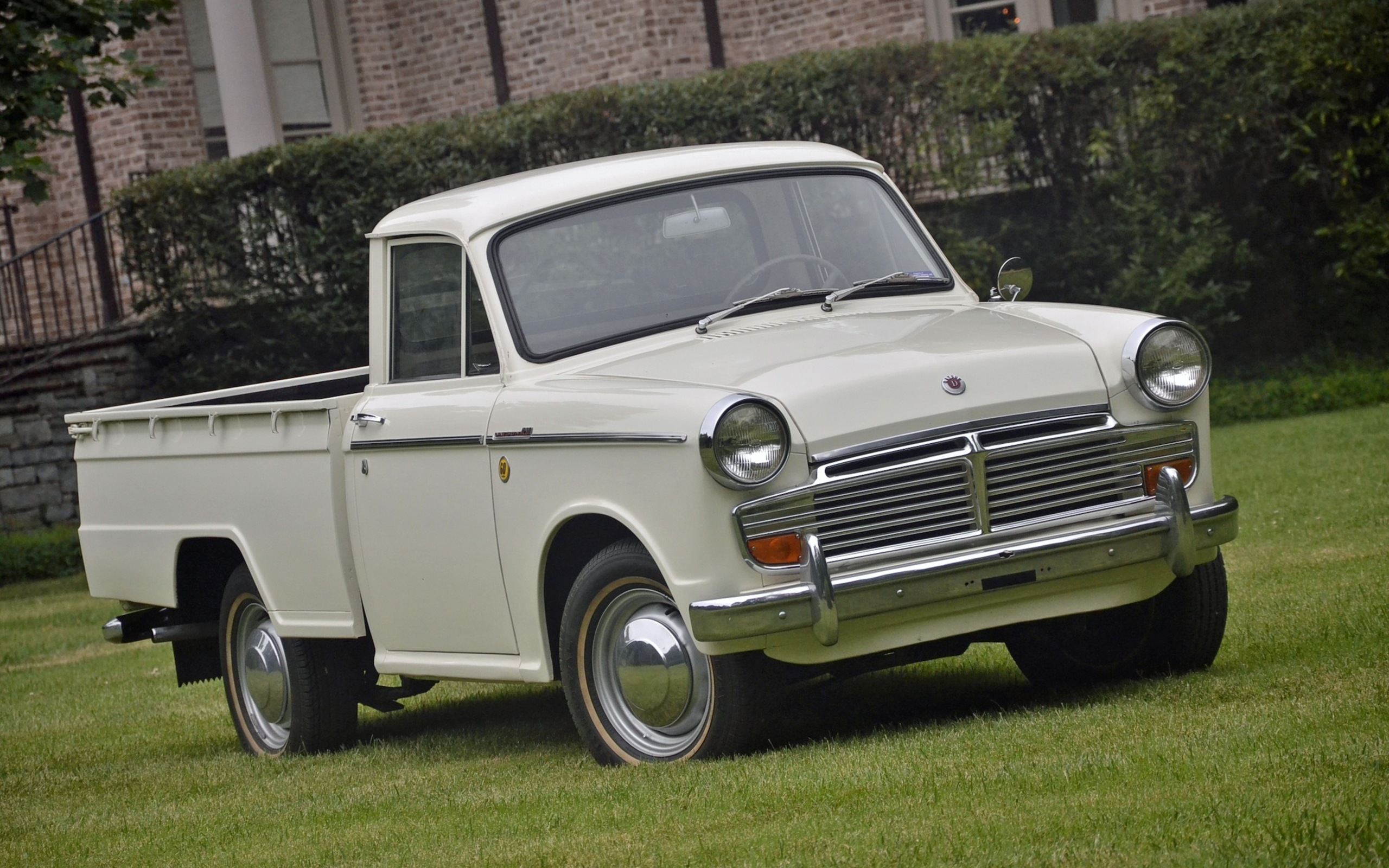 1965_Datsun_L320-02