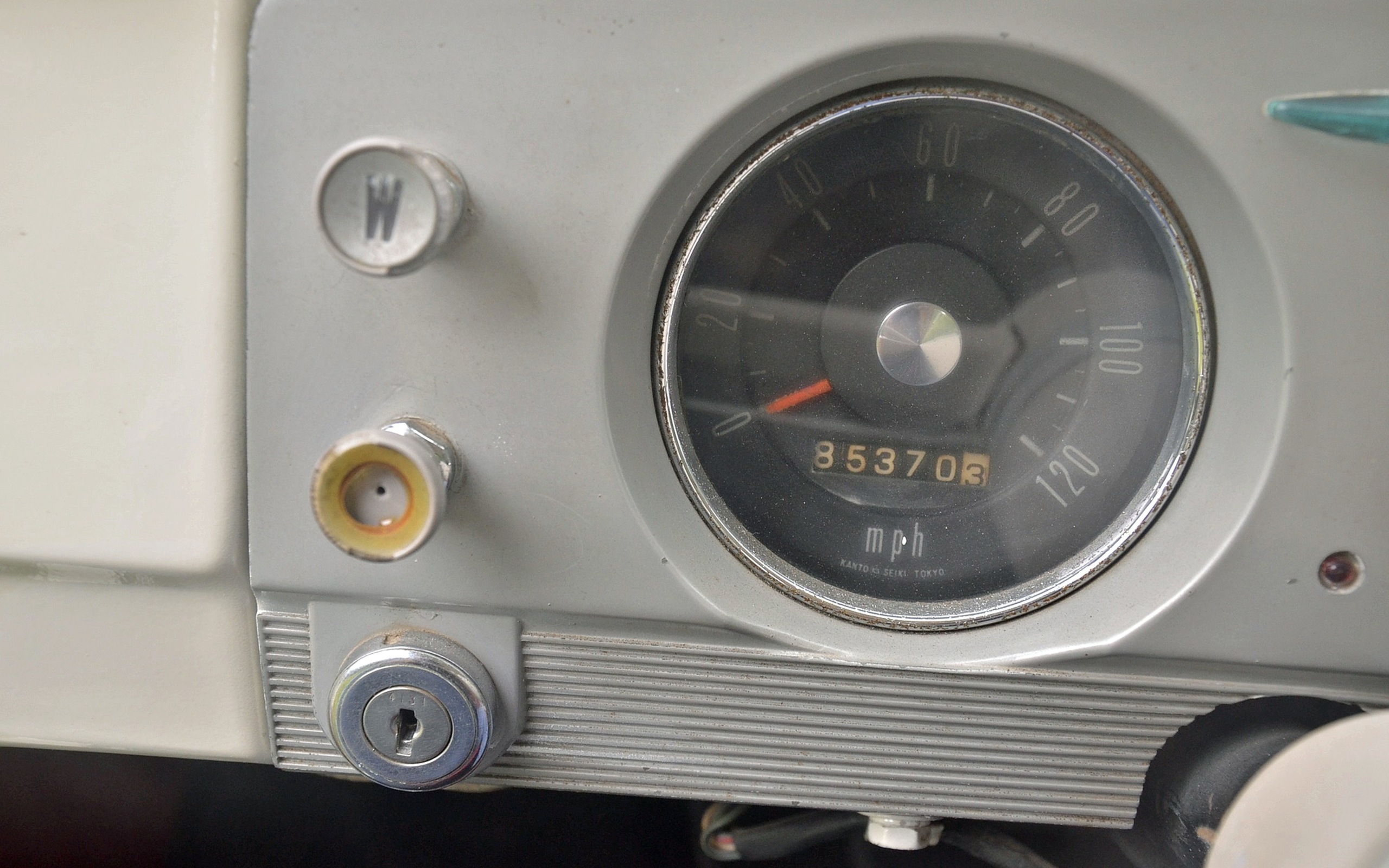 1965_Datsun_L320-27
